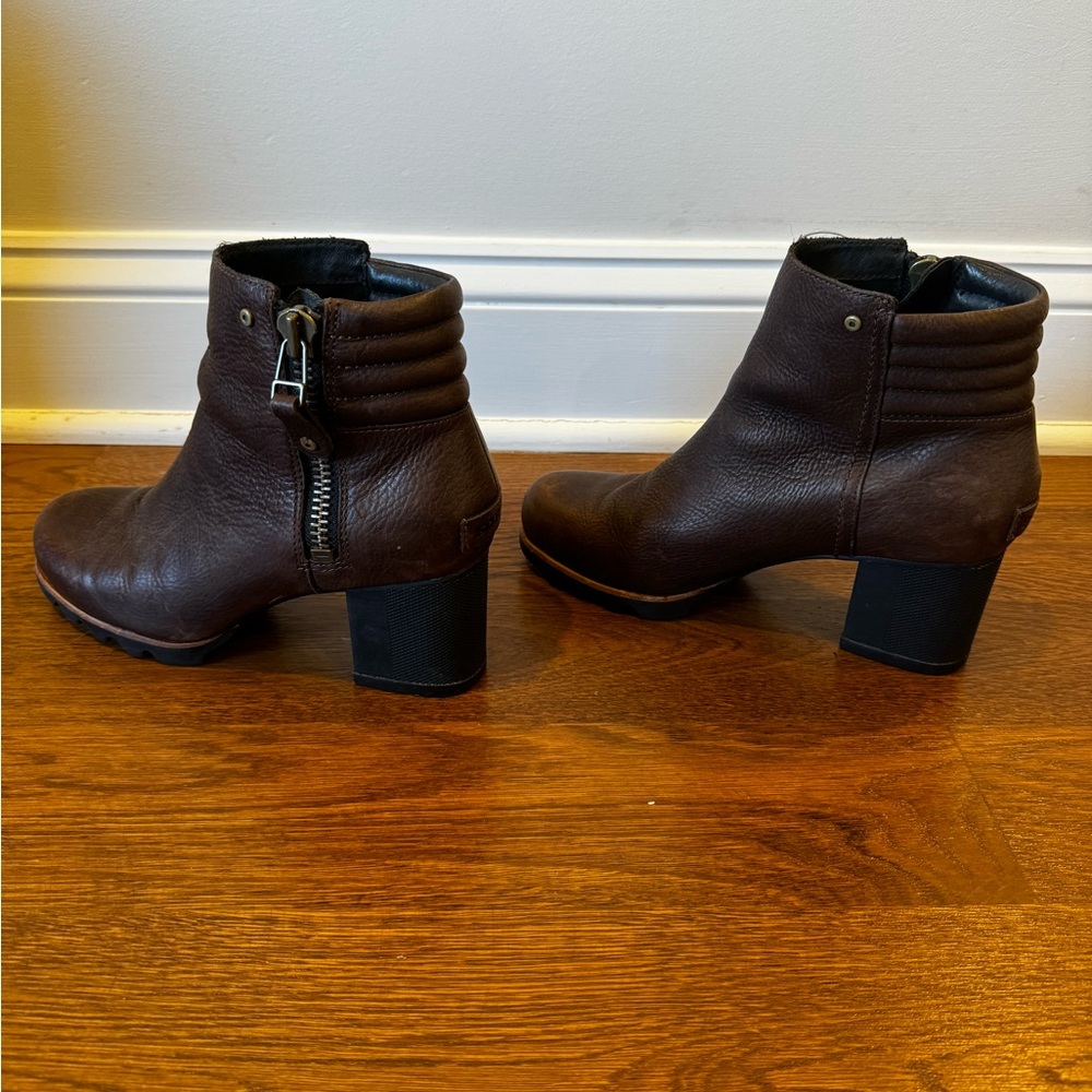 Sorel high heel leather all weather boots